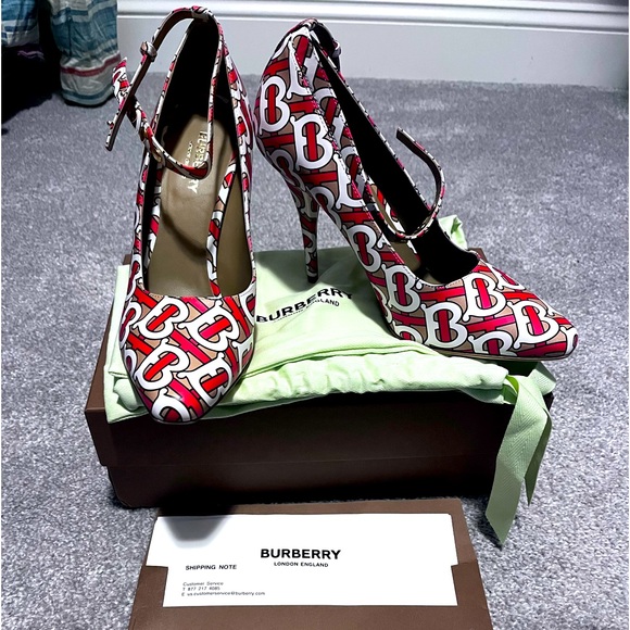 NEW- Authentic Burberry Monogram Wiltkin pump - Picture 3 of 5